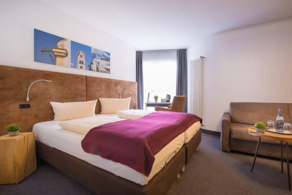 residenz-ravensburg-3-sterne-doppelzimmer-mit-sofa